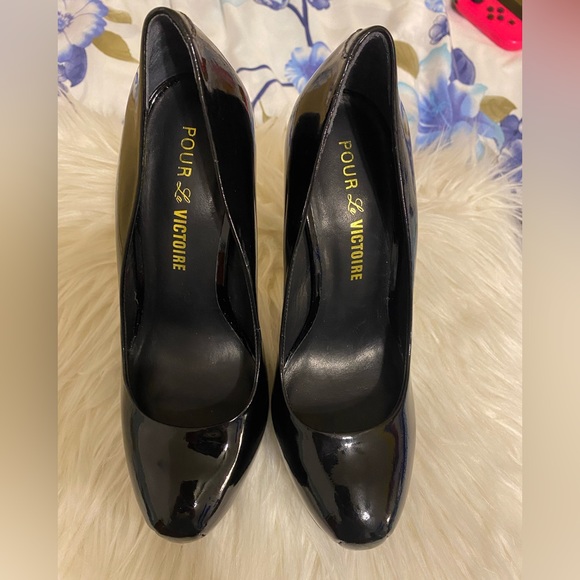 Black sexy heels, perfect for date night 💕 - Picture 2 of 4